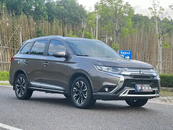 Mitsubishi Outlander 2020