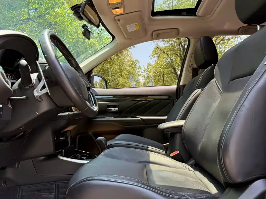 Mitsubishi Outlander 2019 — фото 10