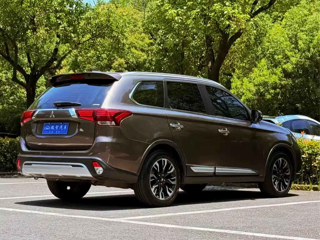 Mitsubishi Outlander 2019 — фото 5