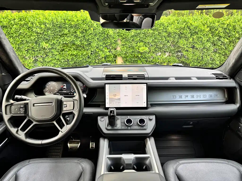 Land Rover Defender 2025 — фото 15