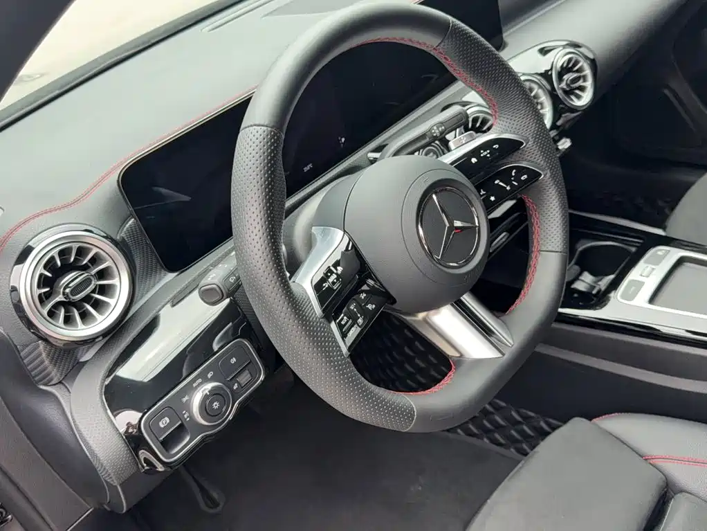 Mercedes-Benz A-Class 2025 — фото 8