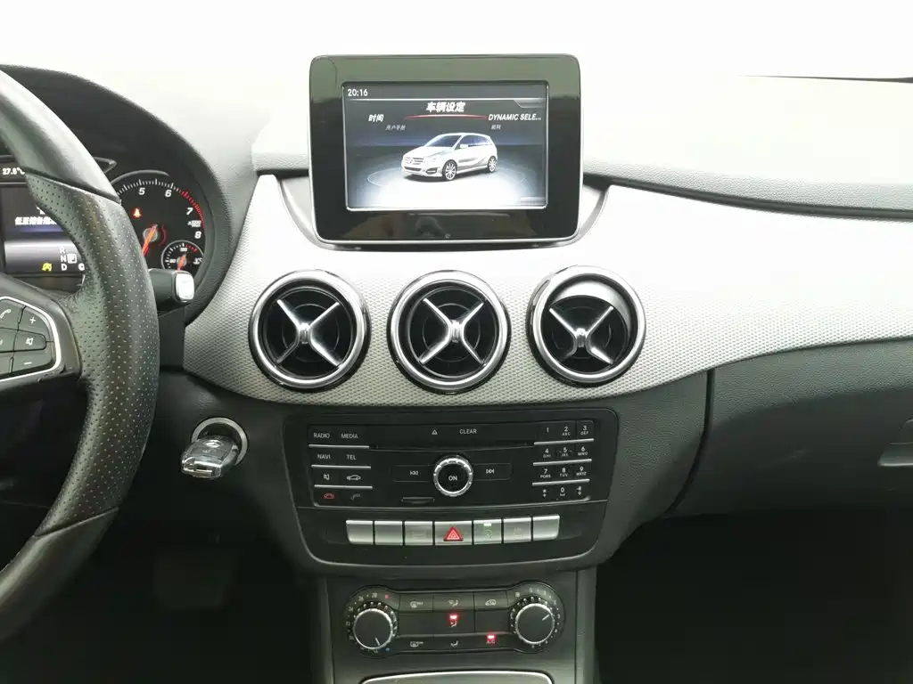 Mercedes-Benz B-Class 2016 — фото 12