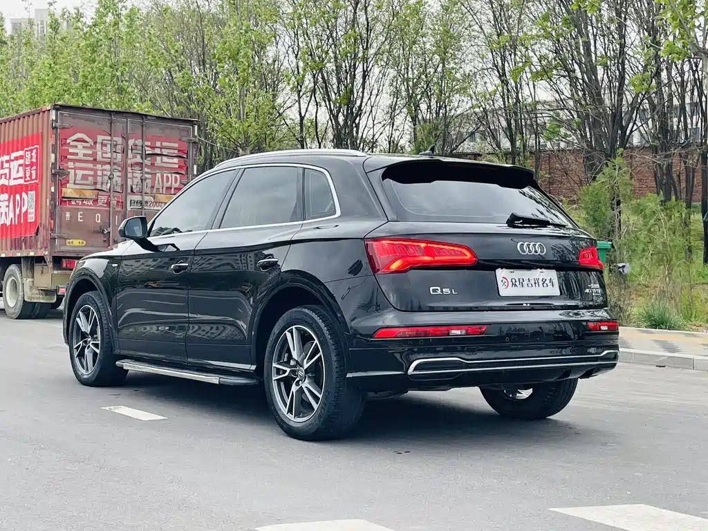 Audi Q5L 2019 — фото 16