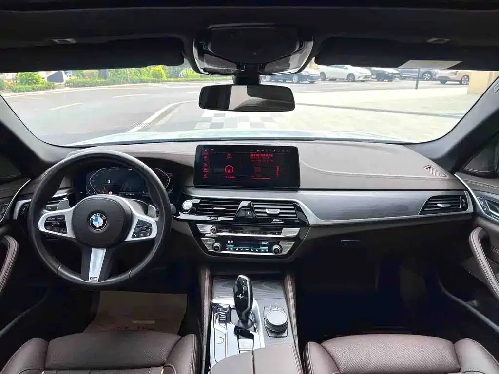 BMW 5 Series 2022 — фото 15