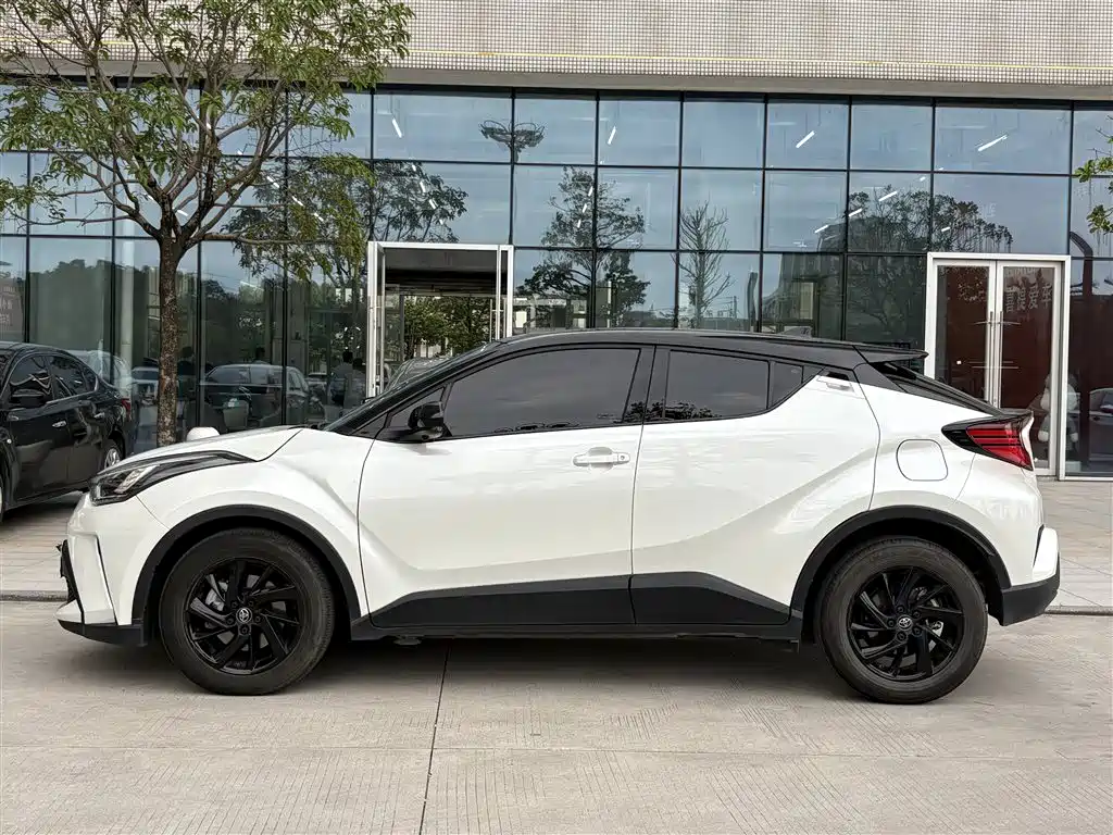 Toyota C-HR 2022 — фото 3