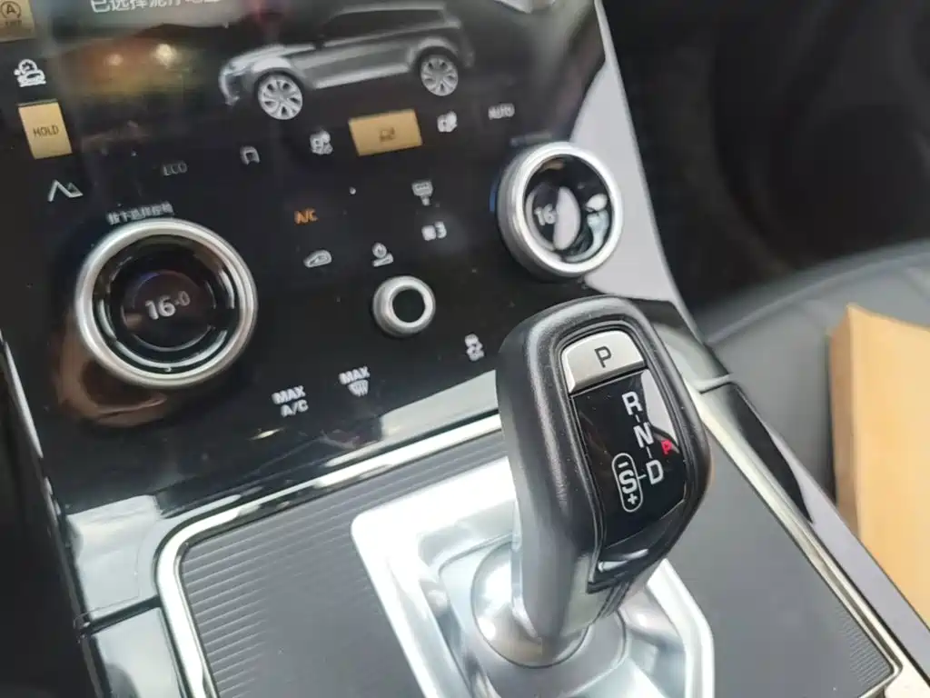 Land Rover Range Rover Evoque 2022 — фото 14