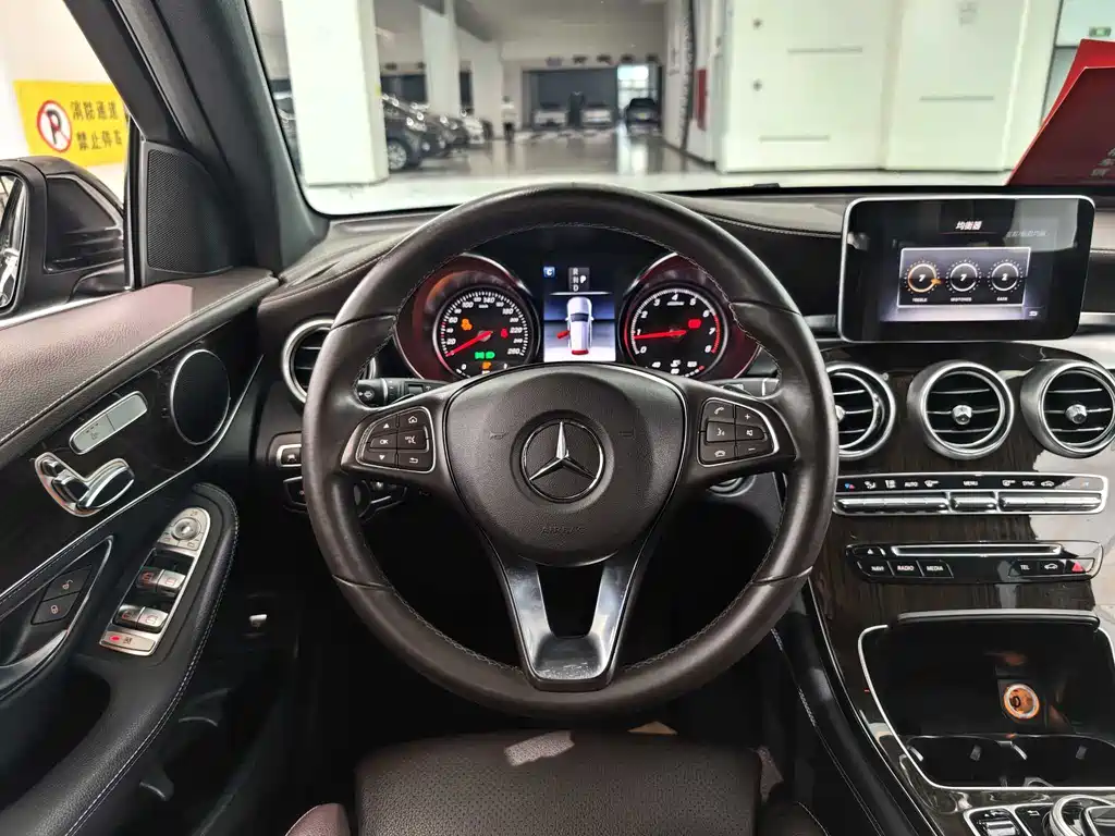 Mercedes-Benz GLC 2018 — фото 12