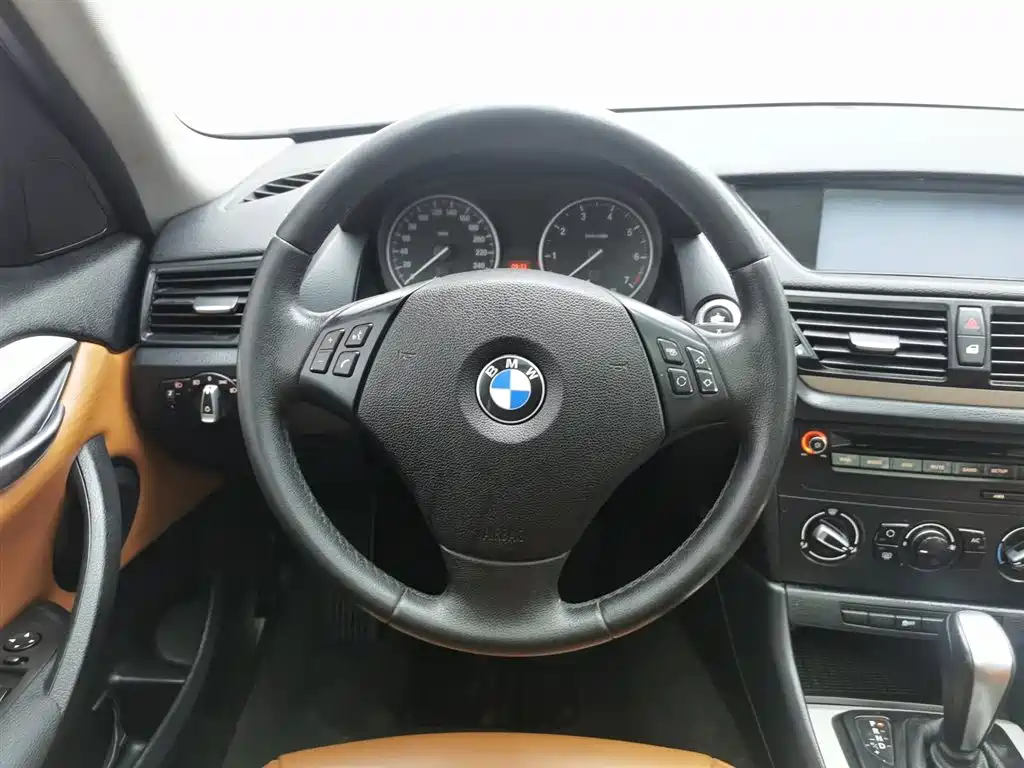 BMW X1 2013 — фото 11