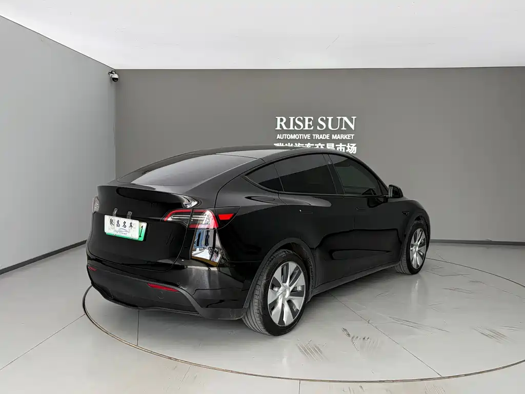 Tesla Model Y 2022 — фото 12