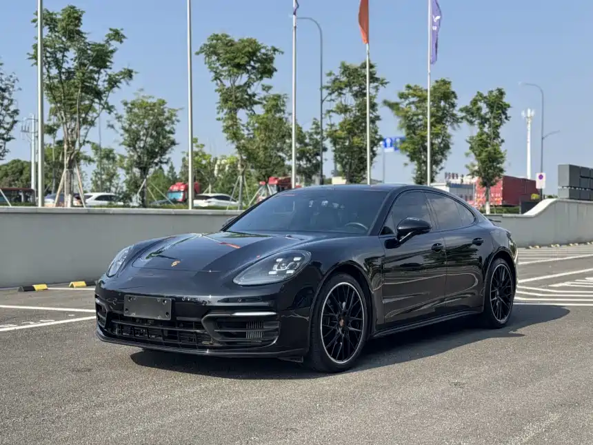 Porsche Panamera 2021 — фото 1