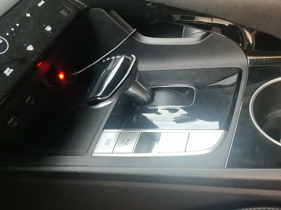 Hyundai Elantra 2021 — фото 16