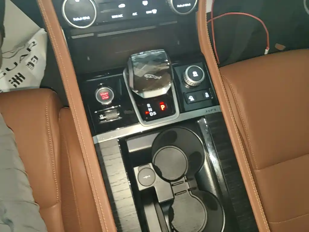 Jaguar XFL 2024 — фото 14
