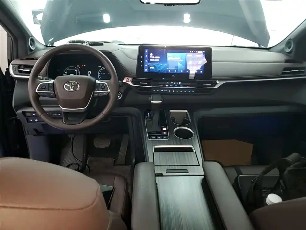 Toyota Sienna 2022 — фото 10