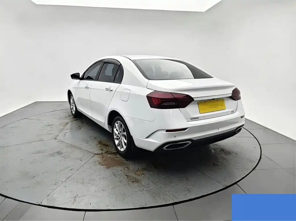 Geely Emgrand 2021