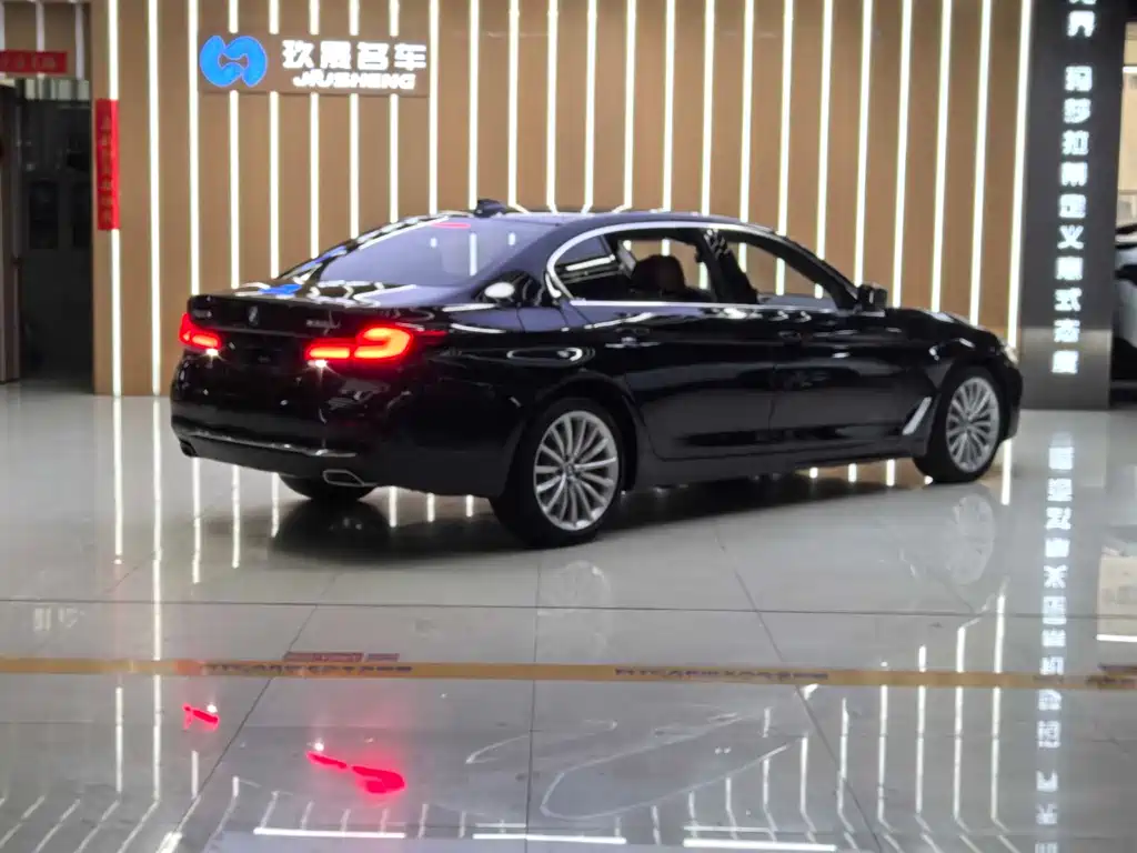 BMW 5 Series 2022 — фото 19