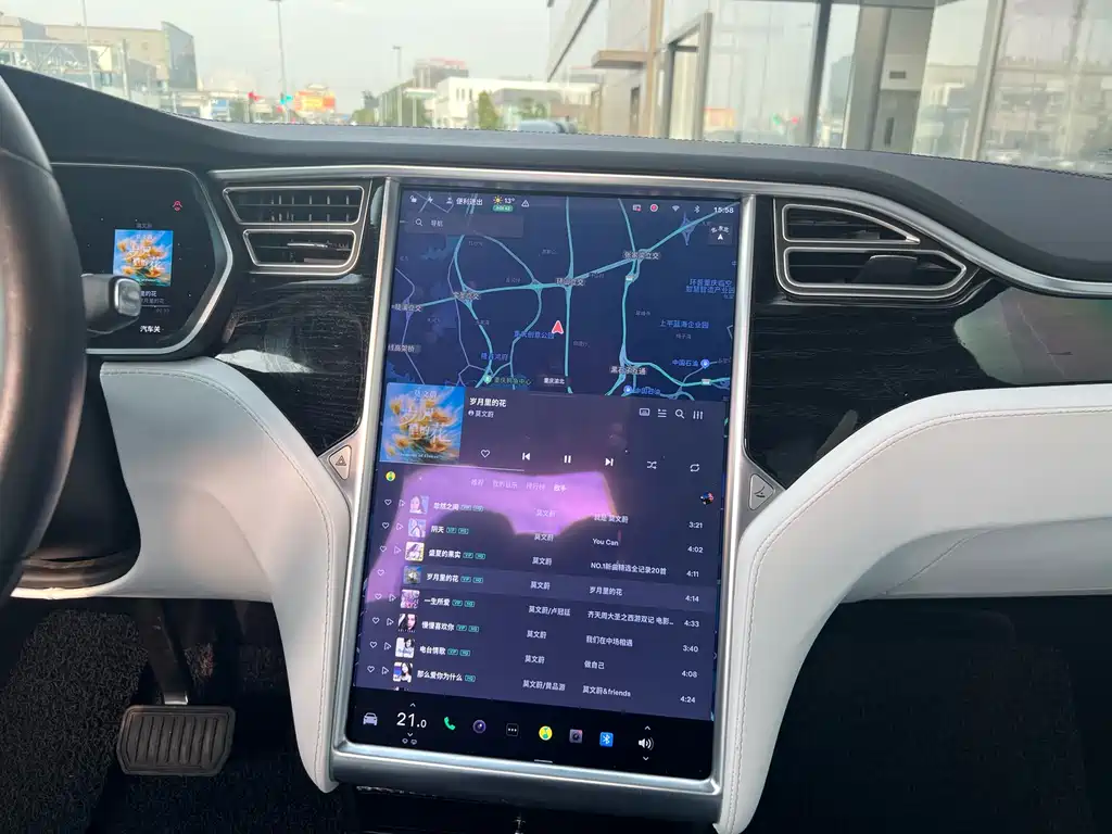 Tesla Model X 2017 — фото 10