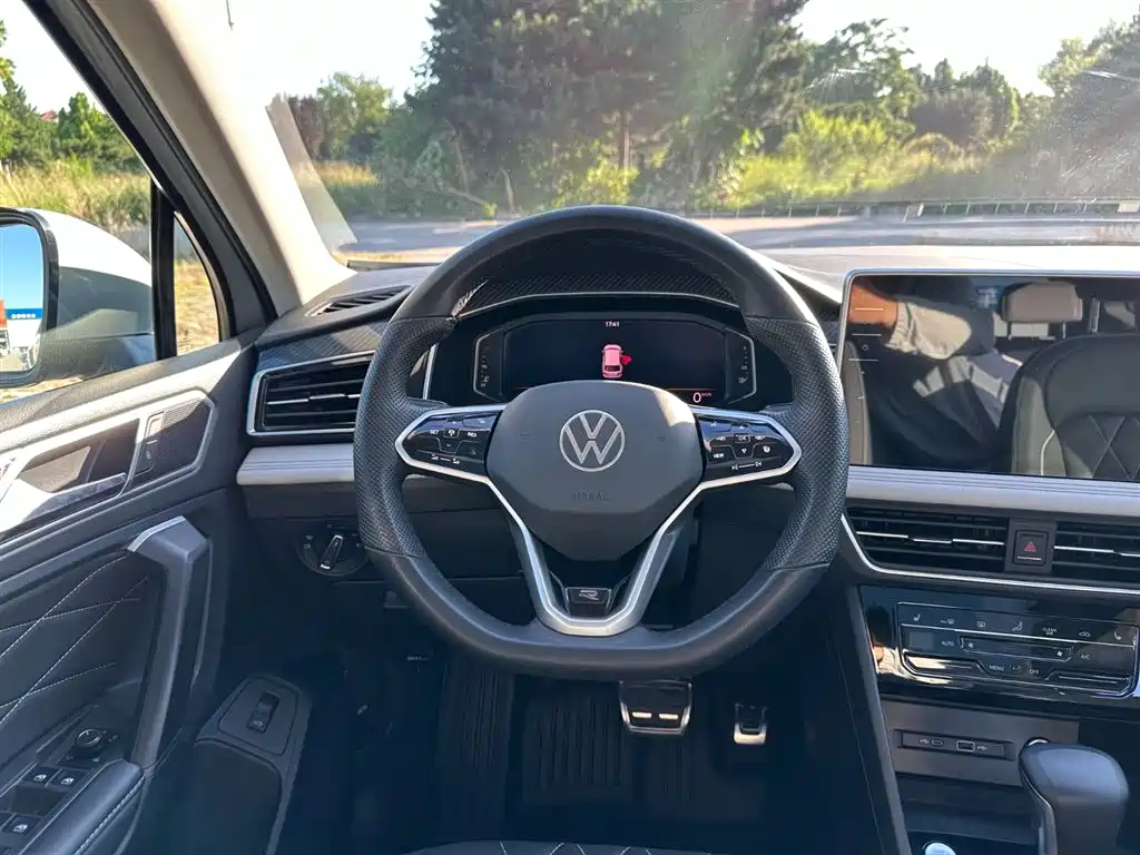 Volkswagen Tiguan L 2022 — фото 22