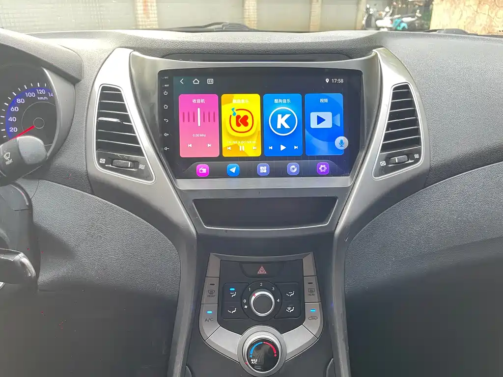 Hyundai Elantra 2016 — фото 20