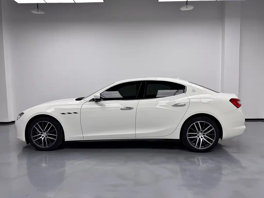 Maserati Ghibli 2018 — фото 23