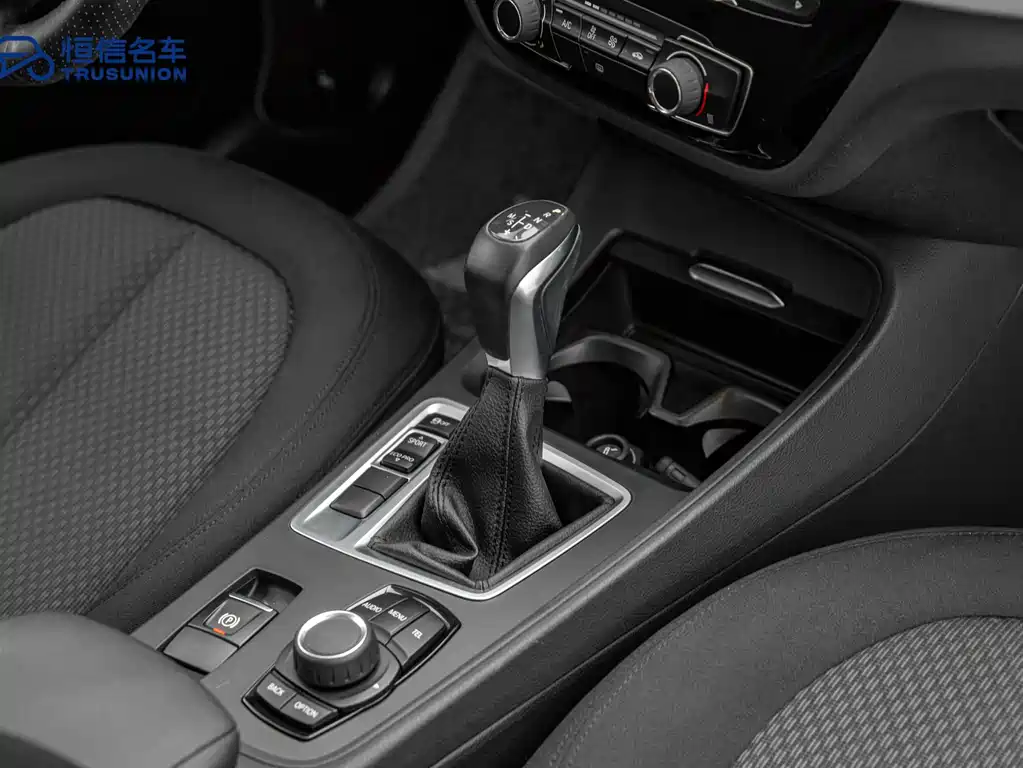 BMW 1 Series 2017 — фото 18