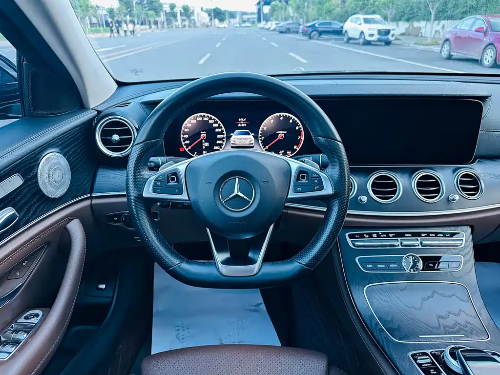 Mercedes-Benz E-Class 2018 — фото 9