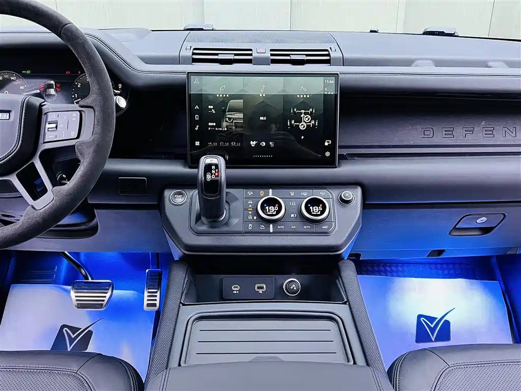 Land Rover Defender 2024 — фото 12