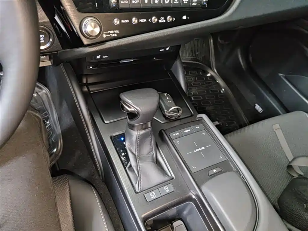 Lexus ES 2022 — фото 14