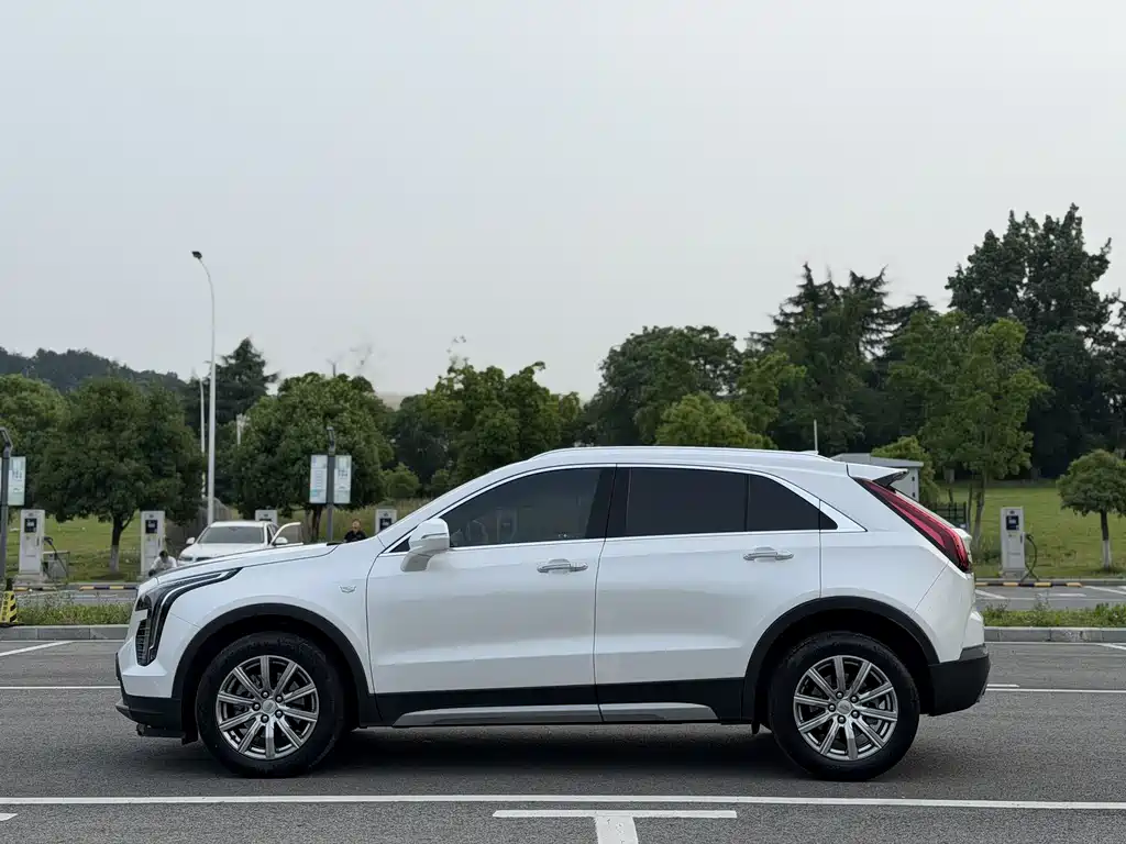 Cadillac XT4 2021 — фото 4
