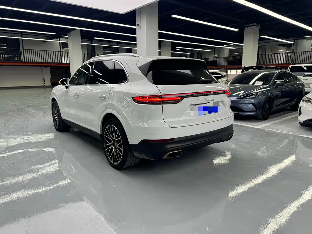 Porsche Cayenne 2018 — фото 16