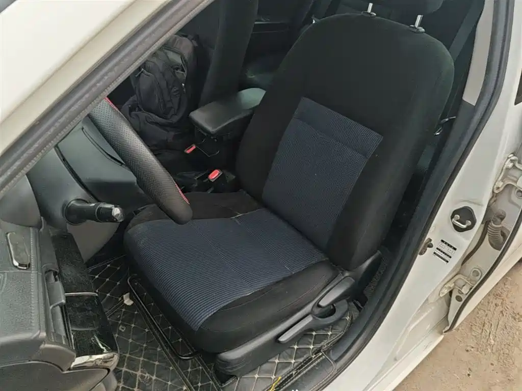 Toyota Yaris L 2020 — фото 15