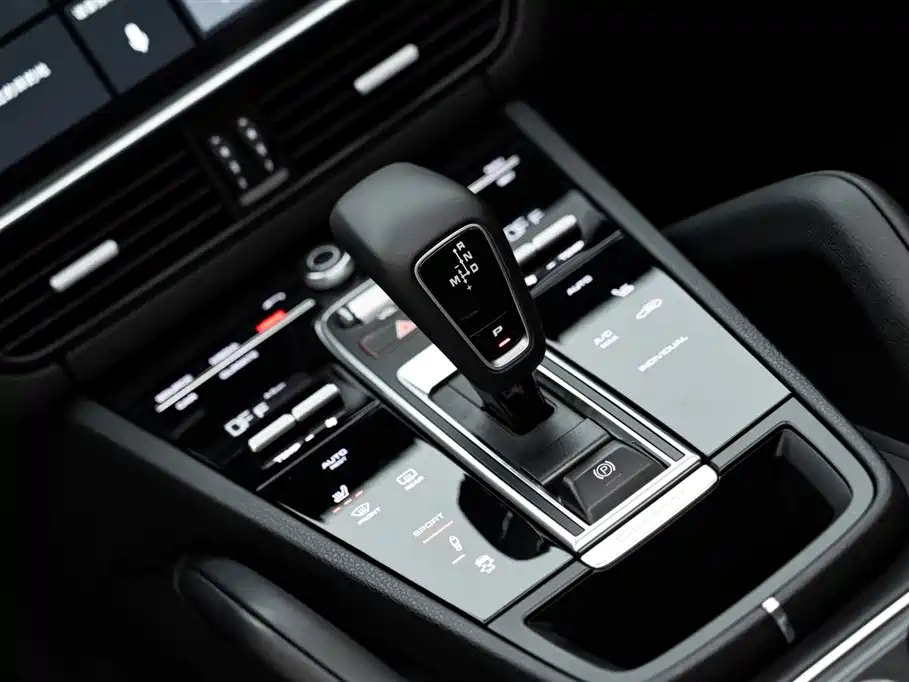 Porsche Cayenne 2019 — фото 14
