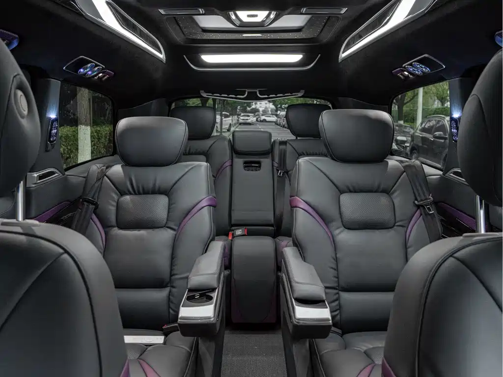 Mercedes-Benz V-Class 2023 — фото 10