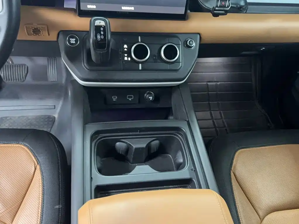 Land Rover Defender 2024 — фото 11