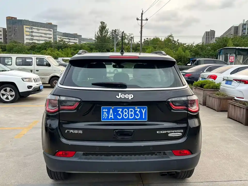 Jeep Compass 2018 — фото 11