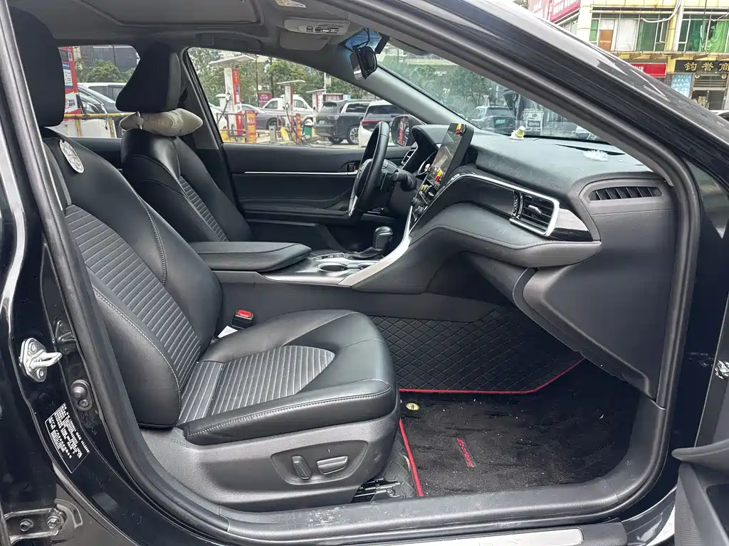 Toyota Camry 2023 — фото 17
