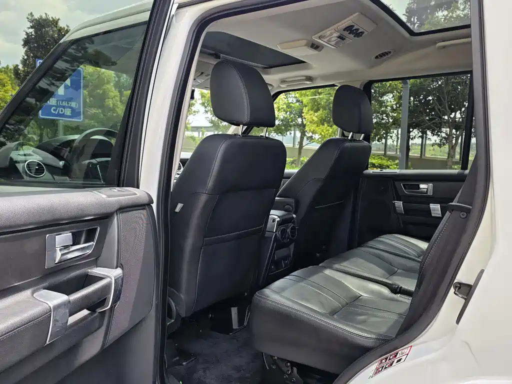 Land Rover Discovery 2016 — фото 15