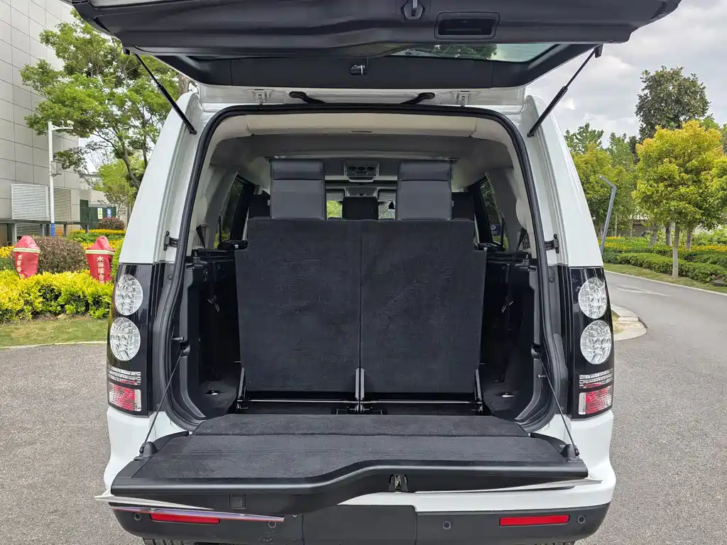 Land Rover Discovery 2016 — фото 11