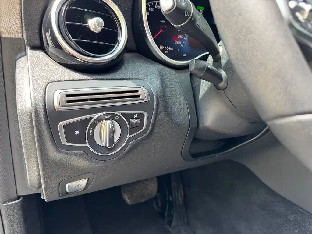 Mercedes-Benz C-Class 2019 — фото 19