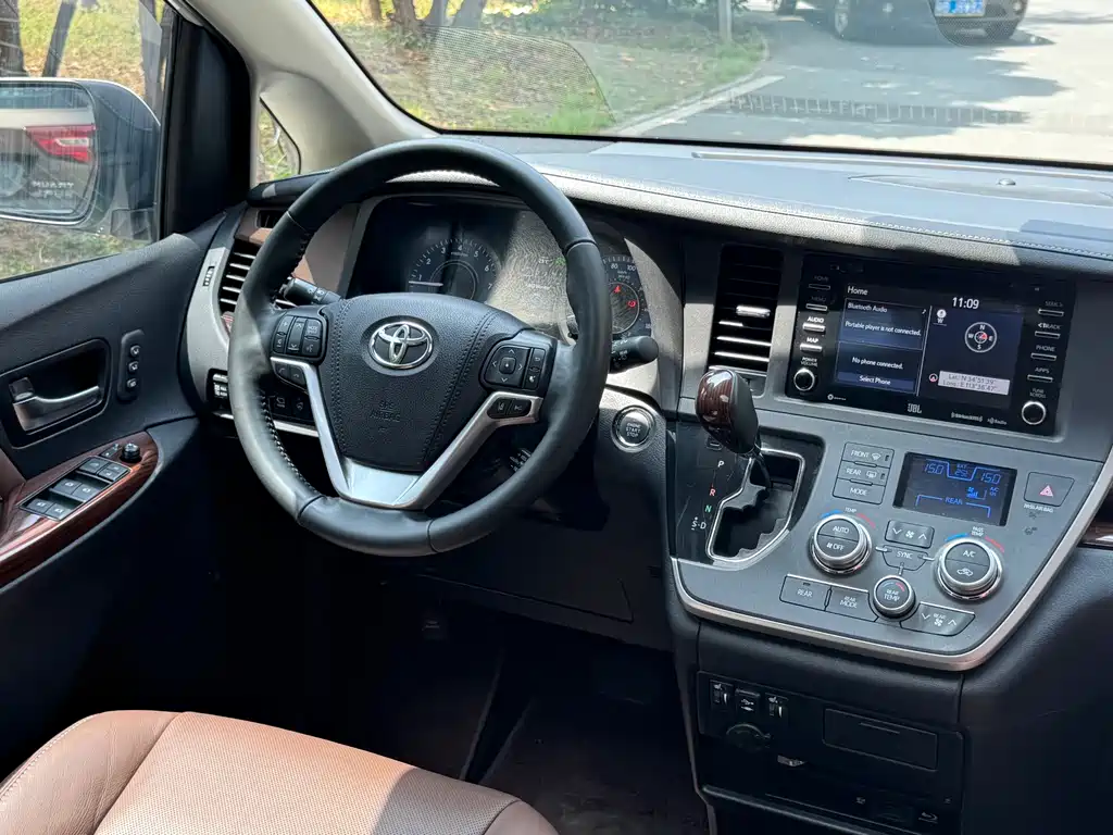Toyota Sienna 2019 — фото 19