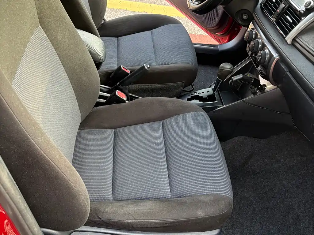 Toyota Yaris L 2015 — фото 12