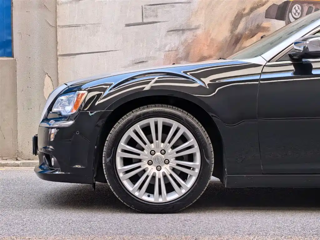 Chrysler 300C 2014 — фото 6