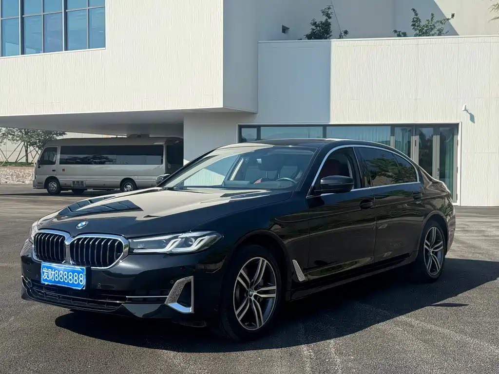 BMW 5 Series 2022 — фото 1