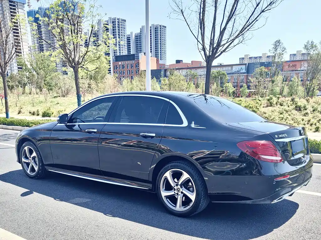 Mercedes-Benz E-Class 2018 — фото 17