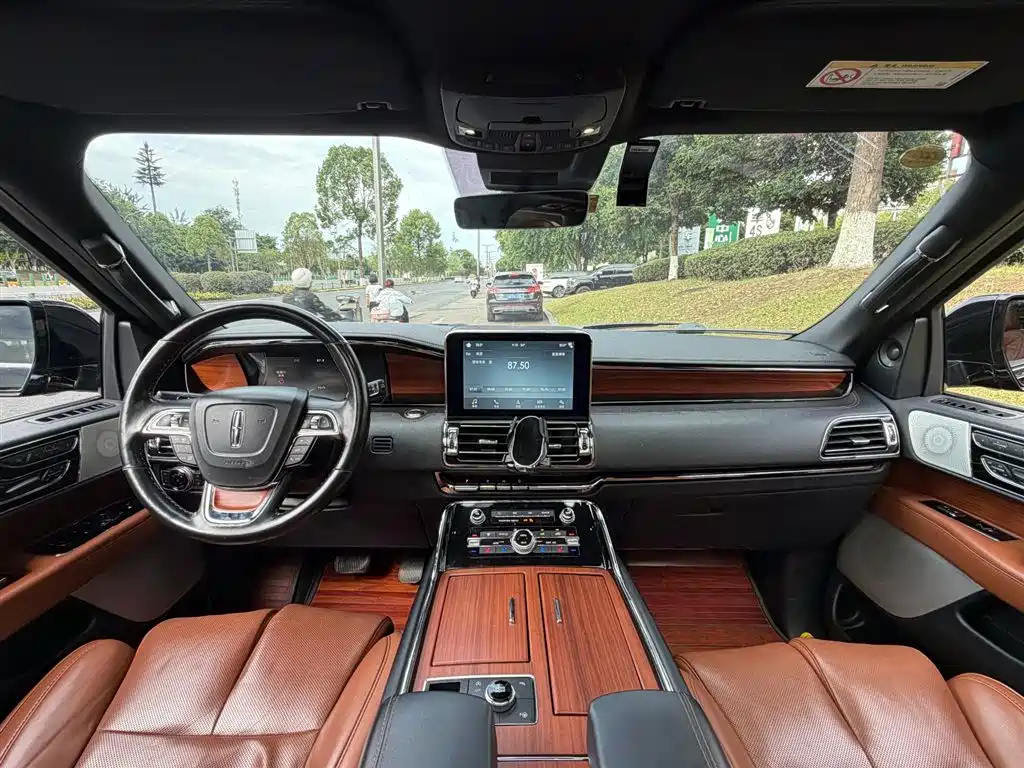 Lincoln Navigator 2020 — фото 11