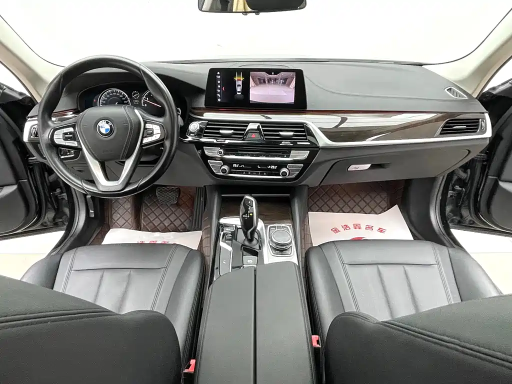 BMW 5 Series 2018 — фото 14