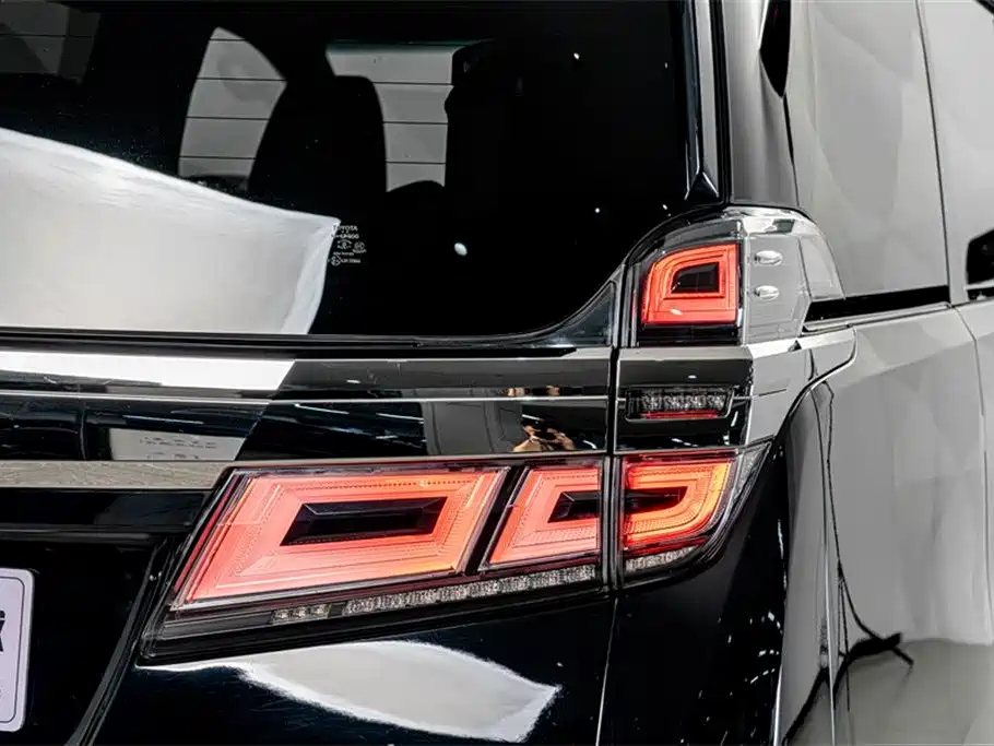 Toyota Vellfire 2022 — фото 8