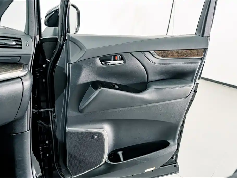 Toyota Vellfire 2022 — фото 16