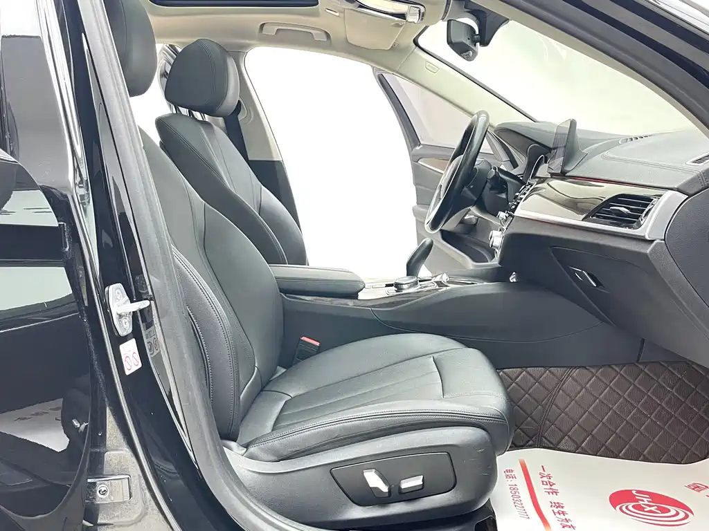 BMW 5 Series 2018 — фото 10