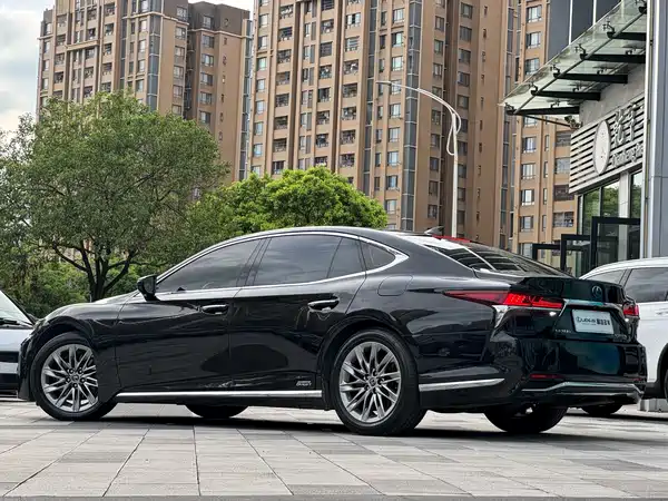 Lexus LS 2020