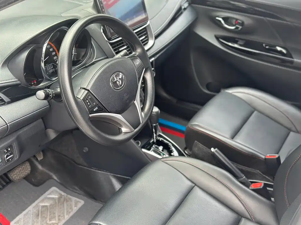 Toyota Yaris L 2023 — фото 5